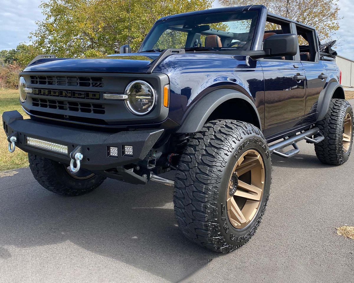 Barrett_Jackson's tweet image. The perfect machine for your off-road dream. This 2021 Ford Bronco 4x4 Custom SUV receives power from a 2.3-liter inline-4 EcoBoost engine with a 10-speed automatic transmission and 3.73 rear open differential axle.

🔗 bit.ly/SD22-2021FordB…