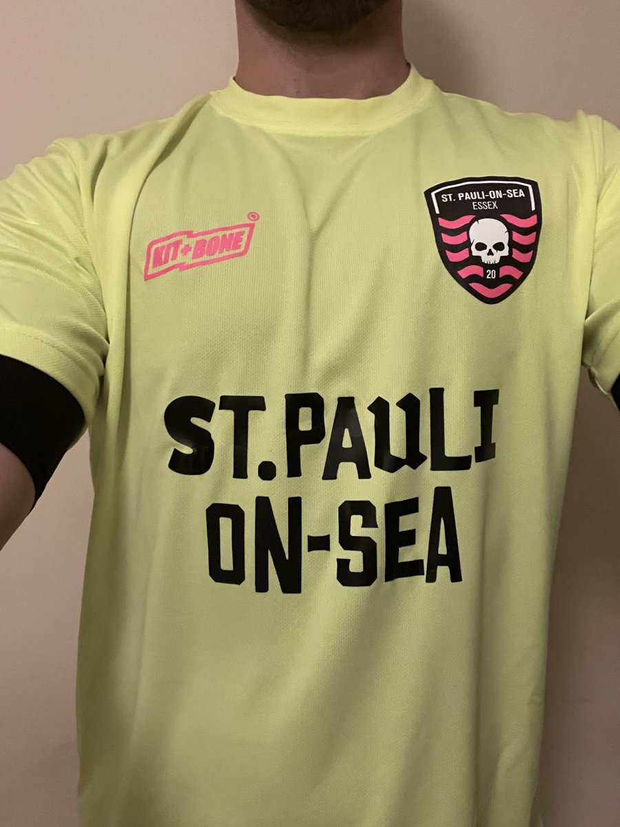 Debuted the awesome volt ⚡️ @StPauliOnSea training top for @50ShadesBray in our return to #6ASide tonight! Really excited for everyone to see the latest #SPOS collaboration with @kitandbone 🔜 I think it’s our best yet, hopefully everyone else will too! FORZA🤎🤍☠️🌊 #fcsp