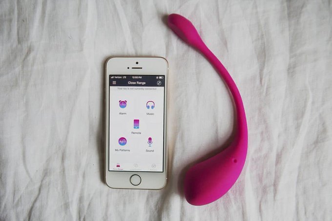 هدستا جدیدن یکم زیادی بزرگ&zwnj; نیستن؟! 🤔 https://t.co/10cJ1XBDnt<a href="/tag/mood"class="tags"><span>#mood</span></a><a href="/tag/iran"class="tags"><span>#iran</span></a><a href="/tag/nipple"class="tags"><span>#nipple</span></a><a href="/tag/%D8%A7%DB%8C%D8%B1%D8%A7%D9%86"class="tags"><span>#ایران</span></a><a href="/tag/%D9%84%D9%8A%D8%B2"class="tags"><span>#ليز</span></a><a href="/tag/%D9%85%D9%85%D9%87"class="tags"><span>#ممه</span></a><a href="/tag/%D9%86%D9%88%D8%AF"class="tags"><span>#نود</span></a>