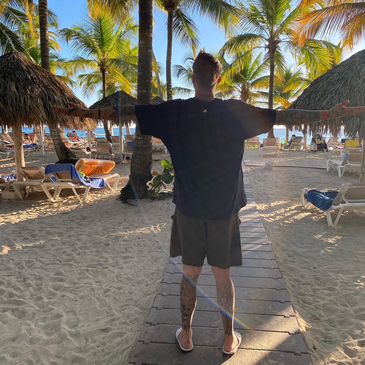 Eğerki yere düşmüşsen veya tabana vurmuşsan gidecek yönün yukarısıdır.Düşmekten korkma kalkamamaktan kork.🦅