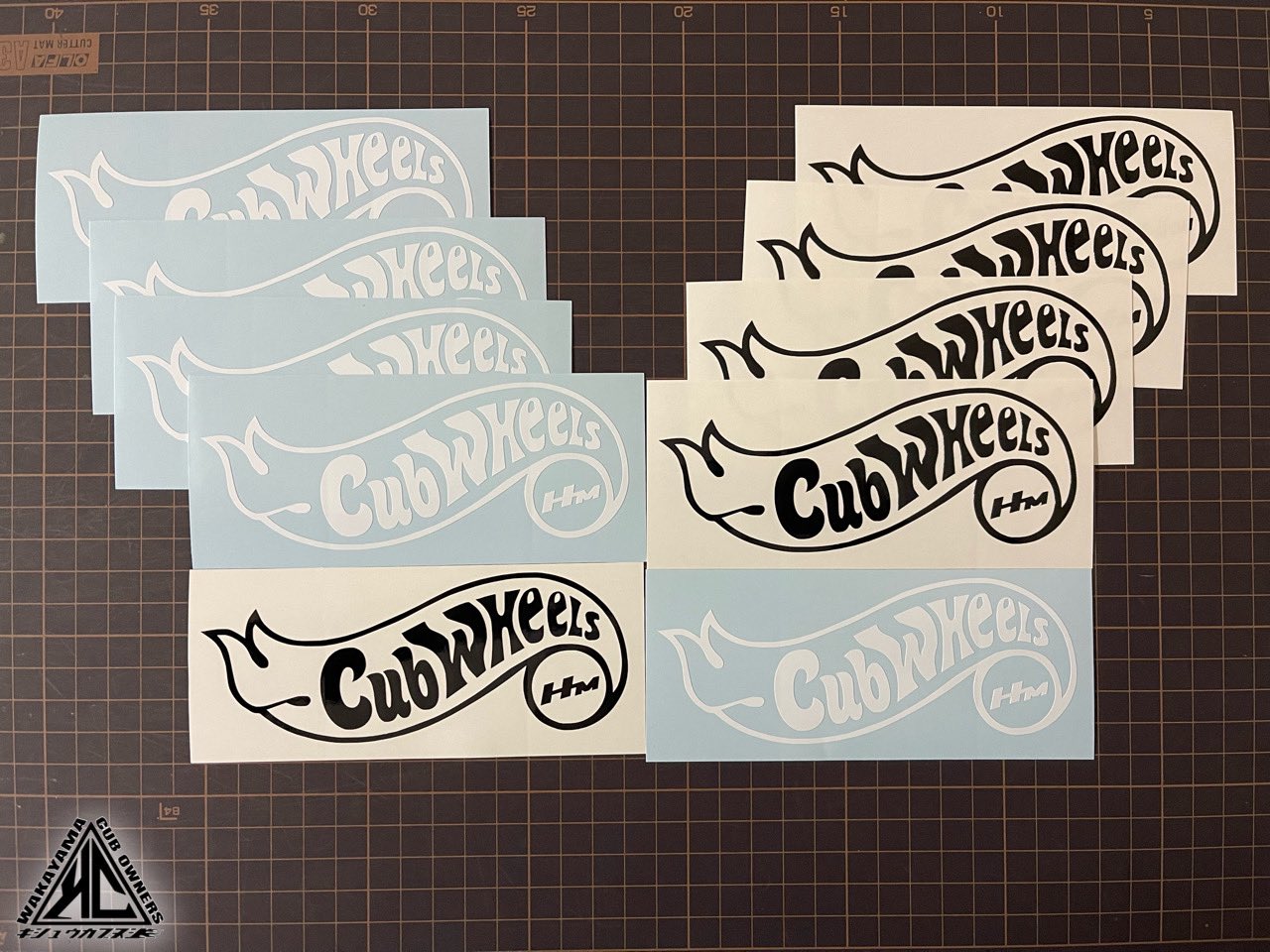 W C M 和歌山カブミーティング キシュウカブヌシ 切り文字係 次回の奈良カブミーティングで販売予定 カブウィール ステッカー 切り文字係の販売するステッカーの中でもトップクラスの人気の商品です キシュウカブヌシ 紀州株主 Wcm 切り文字係