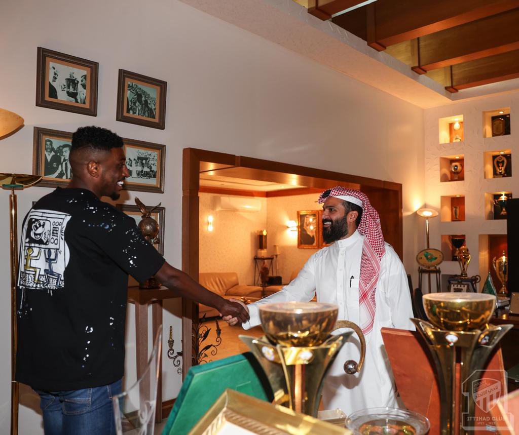 أبارك للكابتن أحمد شراحيلي انضمامه إلى صفوف النمور، وأتمنى له التوفيق مع زملائه في تحقيق تطلعات الجماهير الاتحادية الوفية والمخلصة للكيان.