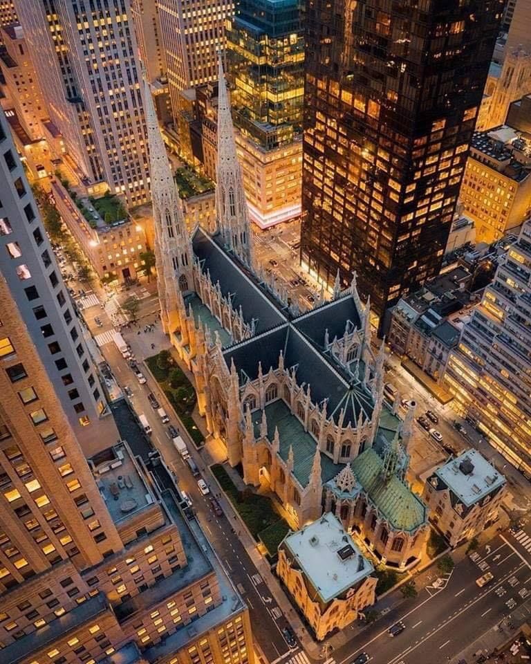RT @AliciaMimundo: Catedral de St. Patrick #NYC https://t.co/N4oXZ4CwPd