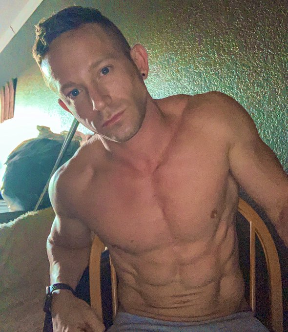 Sup bitches?😜❤️ https://t.co/1vvqf6KJzh<a href="/tag/moschino"class="tags"><span>#moschino</span></a>