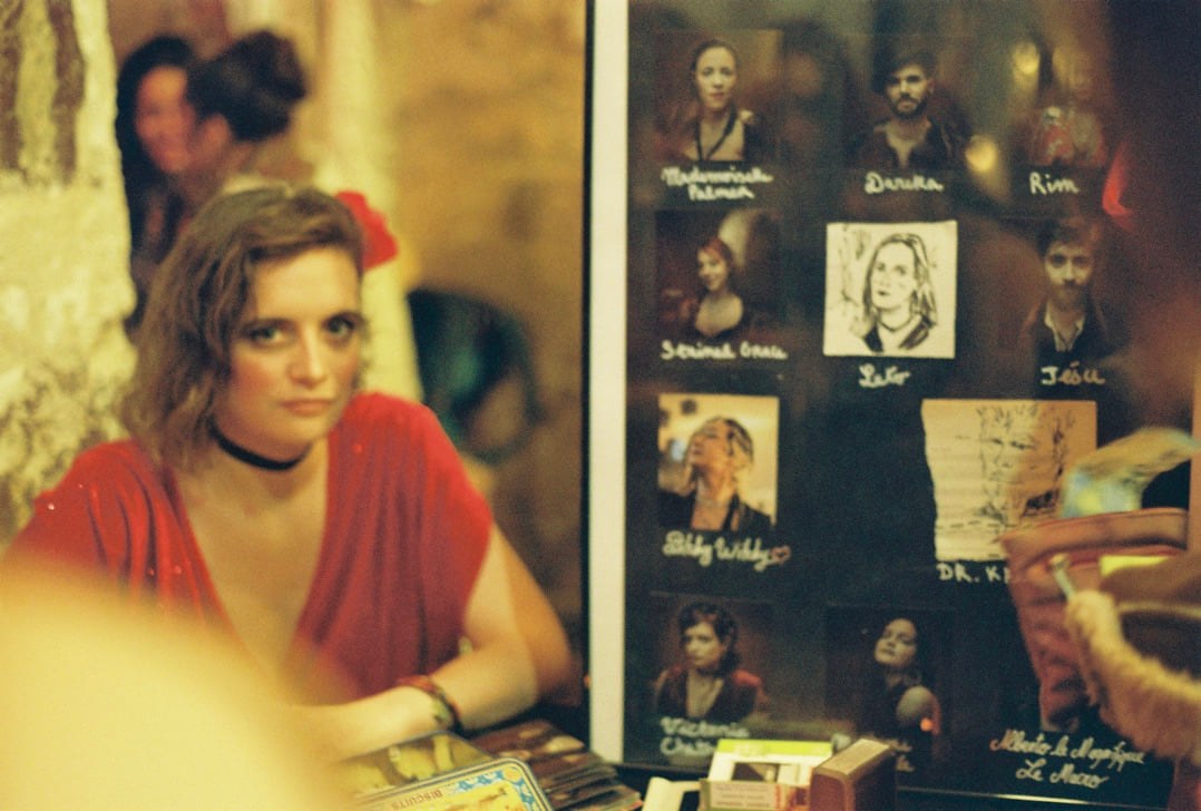 La branche française du Bordel de la Poésie
est membre de l'<a href="/AFAImmersif/">AFAI</a>.
Le Bordel de la poésie se languit de vous.
Prochaine session : le 26 mars 2022 <a href="/byDechargeurs/">Les Déchargeurs</a> !
✍️lassautdespoetes.com
🎟️lesdechargeurs.fr/spectacles/le-…
#Bordel #Poésie #Cabaret #Burlesque #Performance