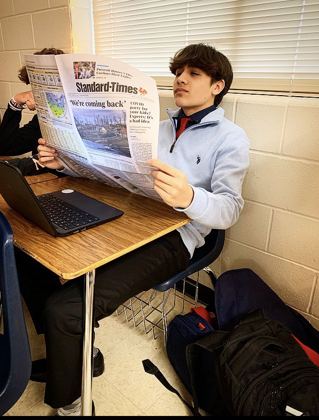 EXTRA EXTRA, read ALL about it 📣 @Lone_StarTexans handing out life experiences today! 

Their mission, create a newspaper of their own covering Hamilton’s Financial Plan and more! 💰 

When’s the last time you read a newspaper??? 📰