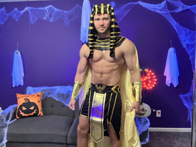 Who wants to play dress-up? ??
@Jaden_Storm25 has all the best #roleplay costumes for all your fantasies