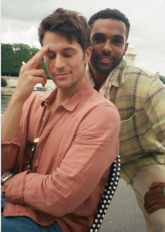 We watch #EmilyInParis for the plot. 
The plot: 
(📷: Instagram)