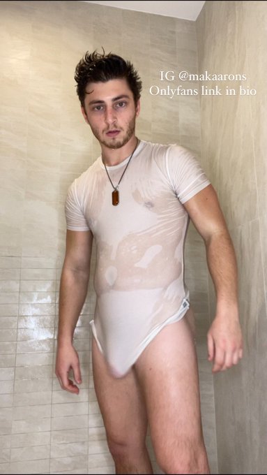 How r we? Thick in front too.. I&rsquo;m talking about my thighs😏 https://t.co/hGlFFj4qfH