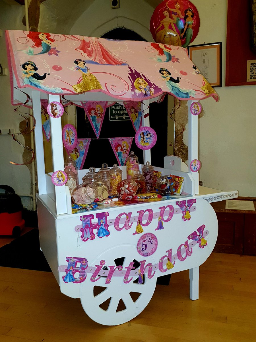 how_sweet_cc's tweet photo. #happybirthday #Princess #SweetCartParty #MiltonKeynes #Buckinghamshire #party #decorate #followme #sweet small cart decorated for 5 year old princess https://t.co/Prc5sOIymX