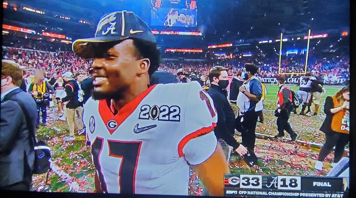 damonric_rashad's tweet photo. I thought i was trippin but the really gave a #Georgia player a #Bama championship hat to wear as he celebrated... #CFBChampionship https://t.co/9VL67iBUAJ