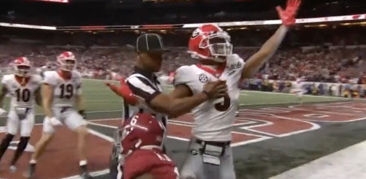 SNFonNBC's tweet image. WHAT A CATCH! 🤯

Georgia answers the Alabama TD with one of their own.
 
Adonai Mitchell with a beautiful grab to give his team the lead.

Georgia leads 19-18. #GoDawgs