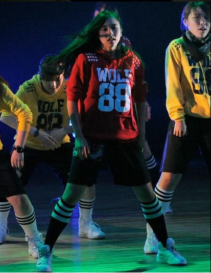 Miyeok0's tweet photo. Pre-debut photos of Mina in Urizip Dance school.

#MINA #미나 https://t.co/KJf3FYM7wb
