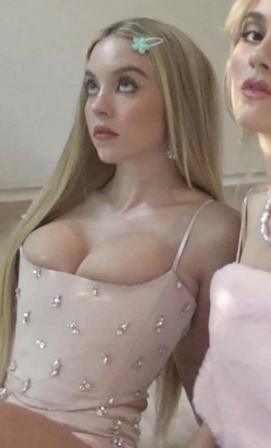 MIUCClAMUSE's tweet photo. she’s such a doll https://t.co/mg6vL9K3zb