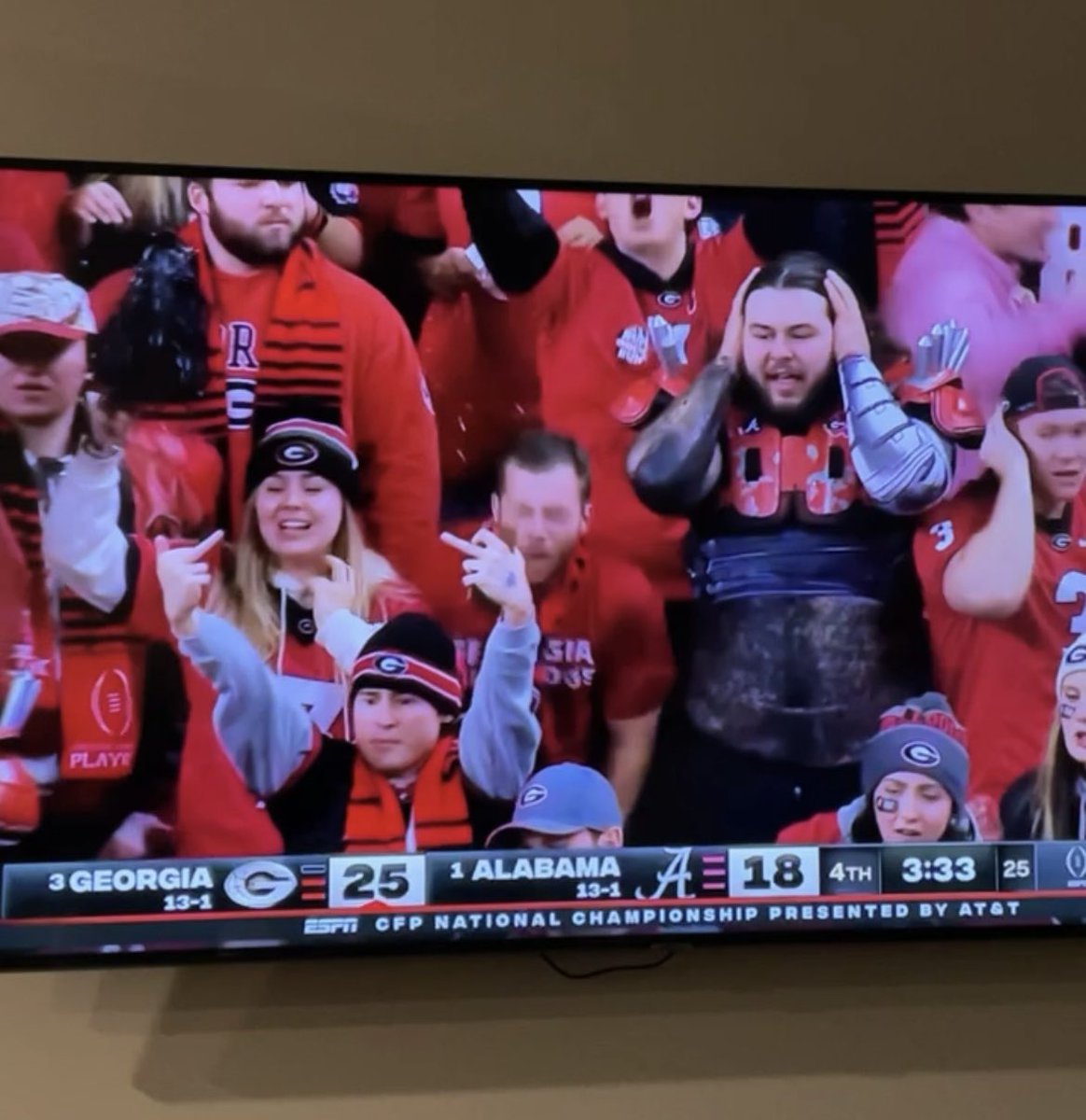 ItsZebb's tweet photo. Every @GeorgiaFootball fan at the refs tonight. https://t.co/w1czfteFZS