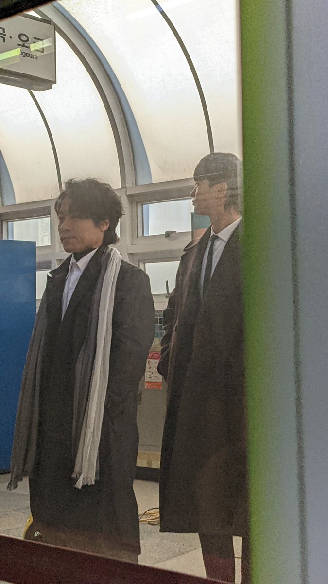 RT @mihyun_yoon: Randomly saw @SHINee Minho filming while on Seoul Subway Line 3. https://t.co/W2AepZ3vG6