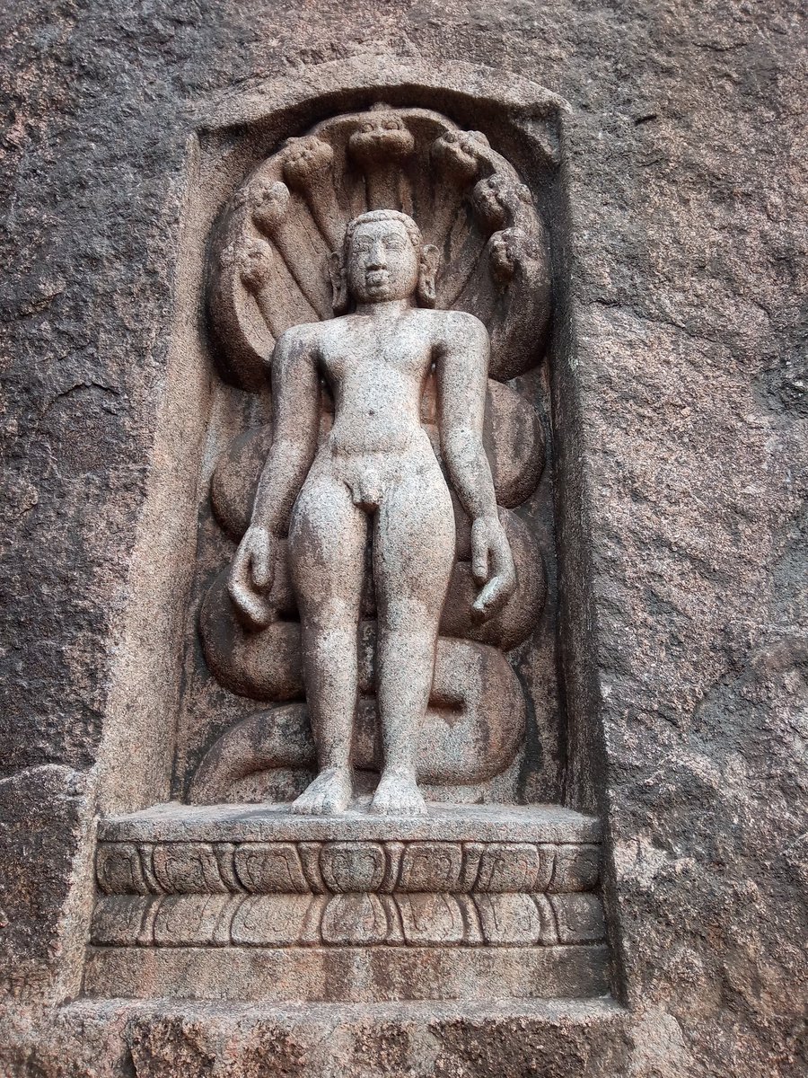 ManiMukesh18's tweet photo. Jain temple on Aggilaiahgutta, Hanamkonda, #Warangal.

30 ft Digambara statue of 16th Jain teerthankara, named after a famous ancient doctor Aggilaiah.
Jain temples are ubiquitous across #telangana &amp; even some cities are named after Jainism (Jaingao/Jangao)
@MuhammadArifAli https://t.co/QQHACMlrZP