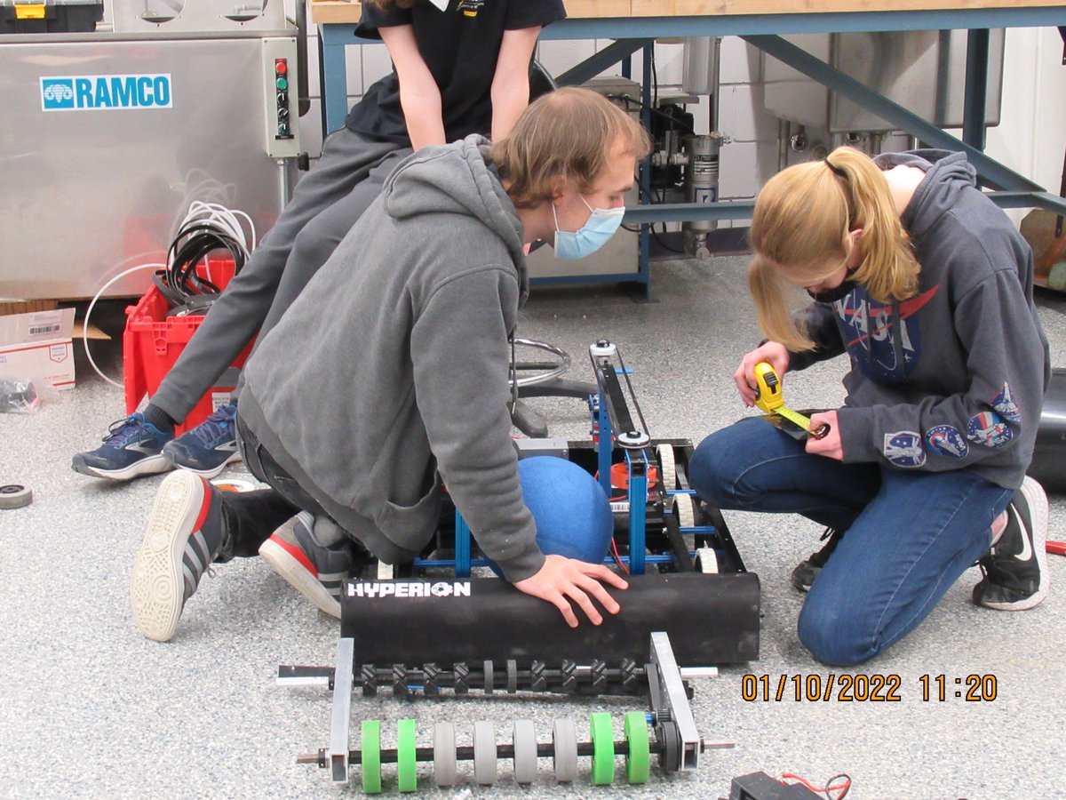 UMNRobotics's tweet photo. #Robotin3Days Day 3: the team has begun manufacturing and assembling the robot. The Robot Reveal video will be posted on the University of Minnesota Robotics channel tomorrow night. Stay tuned! #RAPIDREACT #FIRSTFORWARD #omgrobots https://t.co/MARLt4AjB1