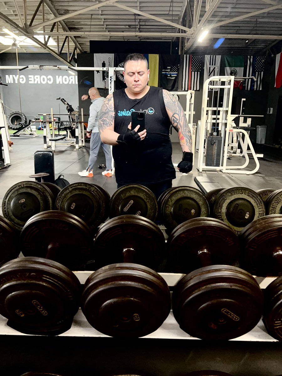 DJ_KM's tweet photo. Okay Iβm seeing a major difference going almost a full year at the gym and I fucking love it #IronCoreGym #OnlyGains #BroScience #ChestDay #StaySomeWhatLessFatterWithKM #TooSwoleTX #TooHighTX πͺπ»ππ€π» https://t.co/qoG9uUHXTR