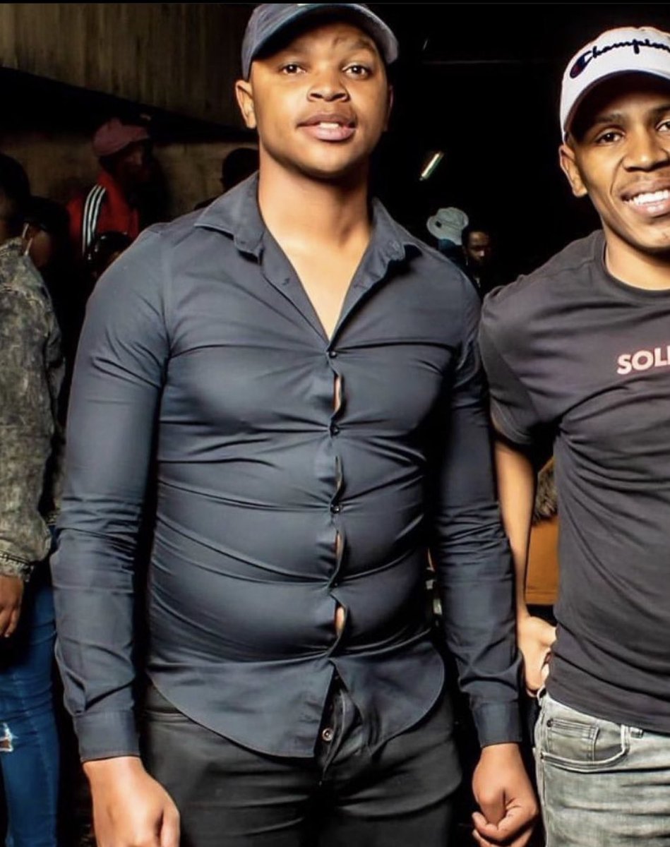 BigDippaTae's tweet photo. Why my cousin pop out to the party like this🤦🏾‍♂️ https://t.co/5lRLILmdy4