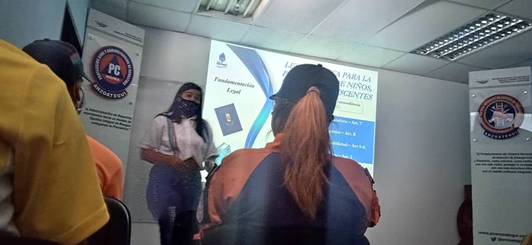 anzoateguipcad's tweet photo. Funcionarios de Protección Civil Anzoátegui recibieron la mañana de hoy #10Ene  el taller de "Conociendo el SPIMNNA", dictado por el personal del Consejo Municipal de Niño, Niña y Adolescentes @SpimnnaBna https://t.co/I5MlYJy2P0