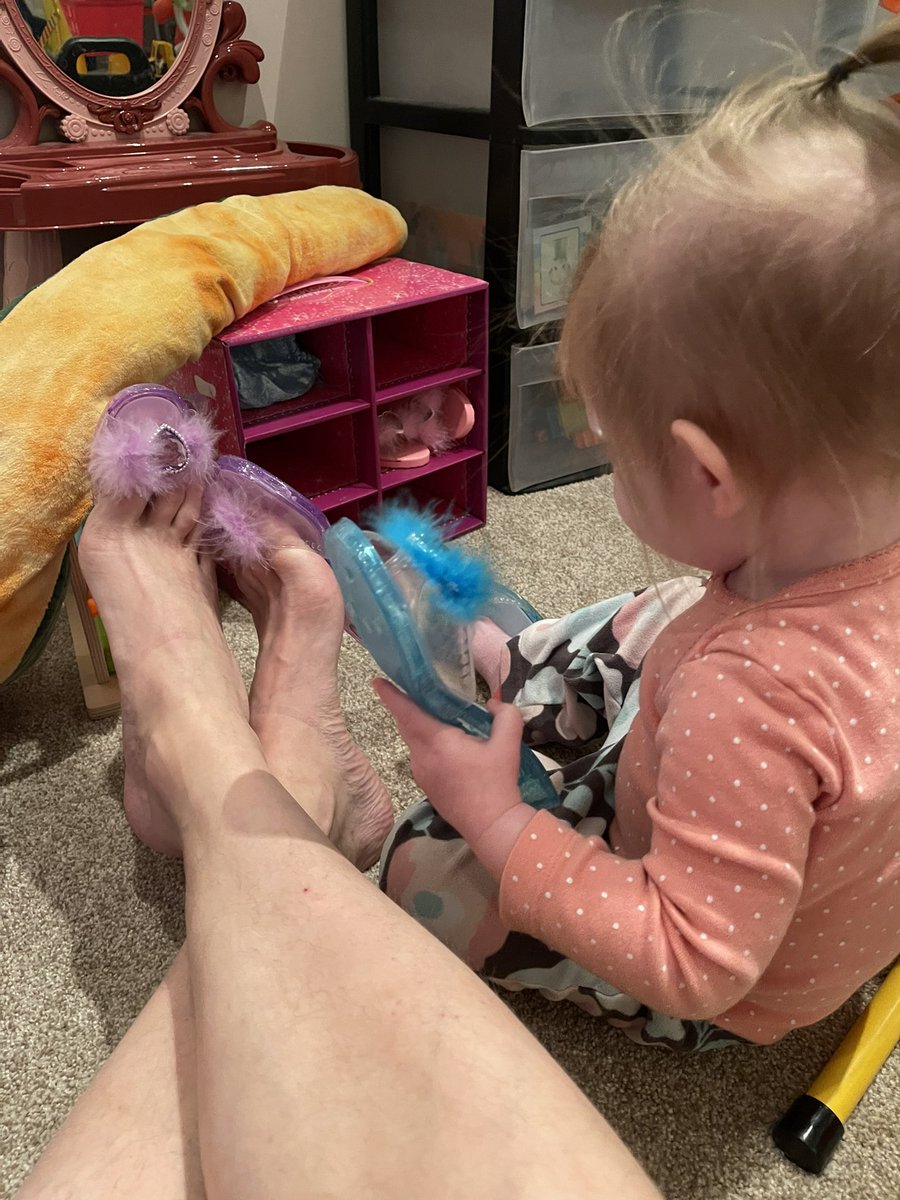 andymcfayden's tweet photo. I dunno kiddos, Uncle NeNe just doesnβt feel his most confident in purple, the yellow feels like more of a fit! ππππ€£πβοΈπ #LucasMatthew #HannahRene https://t.co/6IW9LZwupP