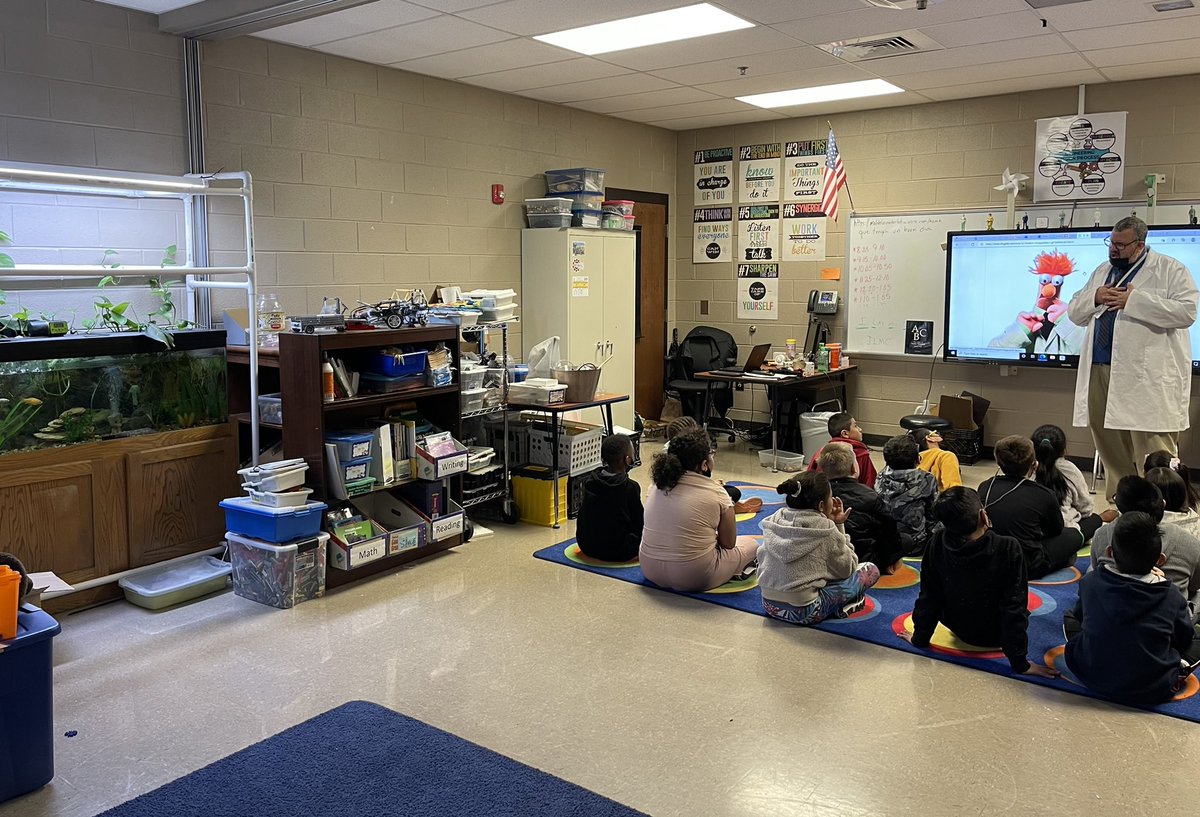 TeamGrizzle2006's tweet photo. @MabletonMaker We miss you! But you’ll be so happy to know Mr. Smith was Rocking and Rolling his first day in the MakerLab! 🙌🏾 @MabletonES #UltimateLearningExperience https://t.co/9WBsHxI0Ys