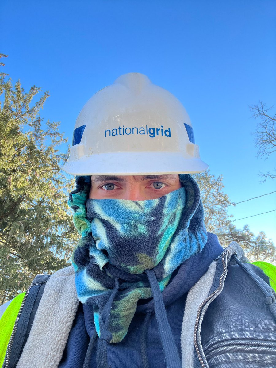 RHunts24's tweet photo. Okay im really over working in the cold , may have to move lol 😩 https://t.co/8ZXoxMtLki