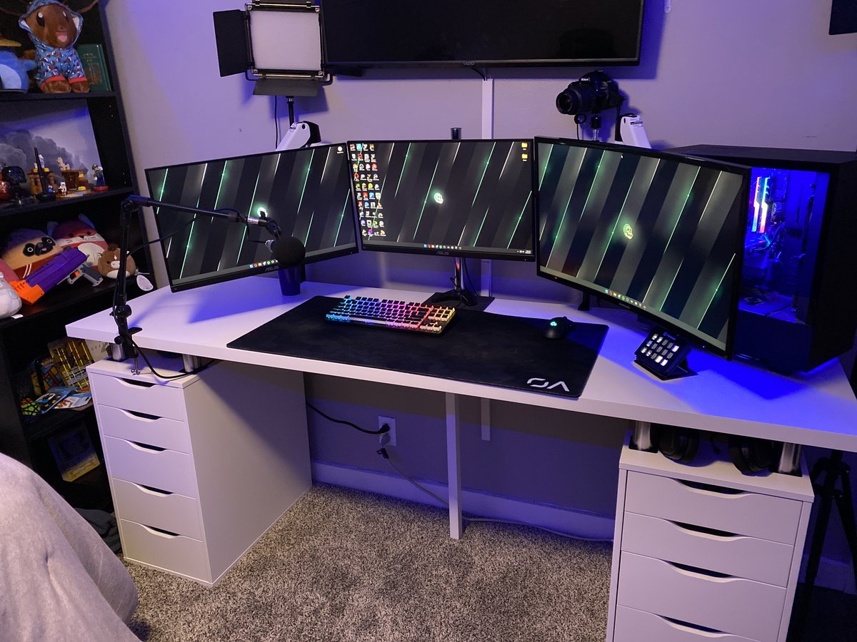 CodeVenda's tweet image. New setup ft. @GamingApeClub 👀