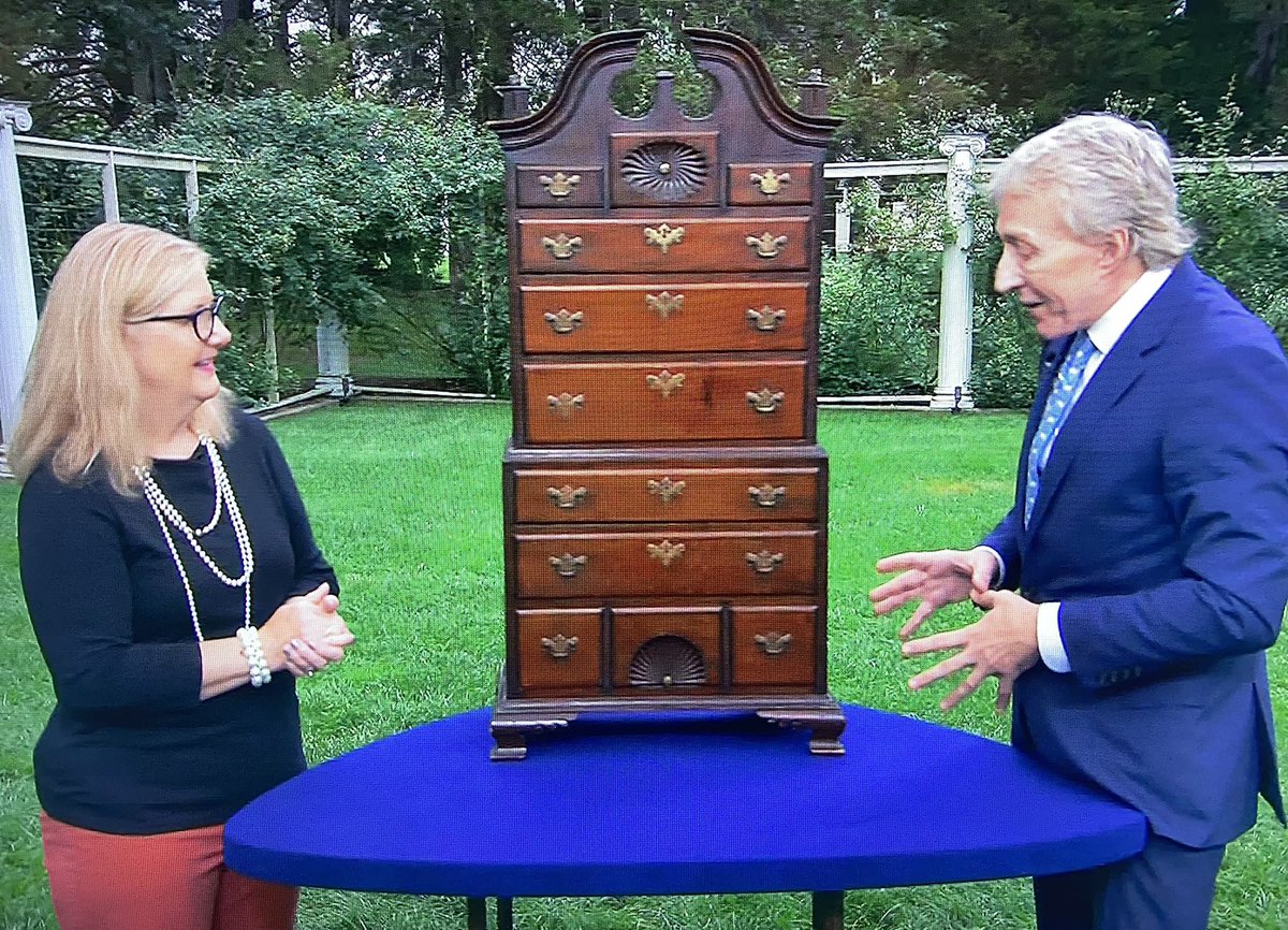 RealSamFarrell's tweet photo. @leighkenonyc says this piece has an identical twin. He should know! #twins #AntiquesRoadShow https://t.co/v2nIneGbWf