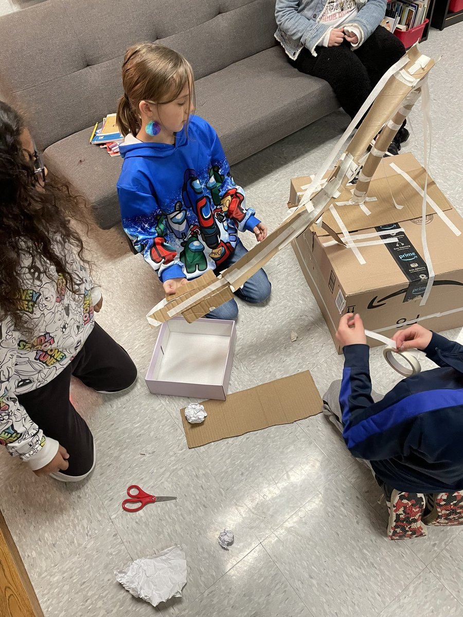 creid000's tweet photo. 4th grade students hard at work with the CKLA Inventions unit in Mrs. Ratcliff’s class @RossRockets https://t.co/bTsy6ekWzS