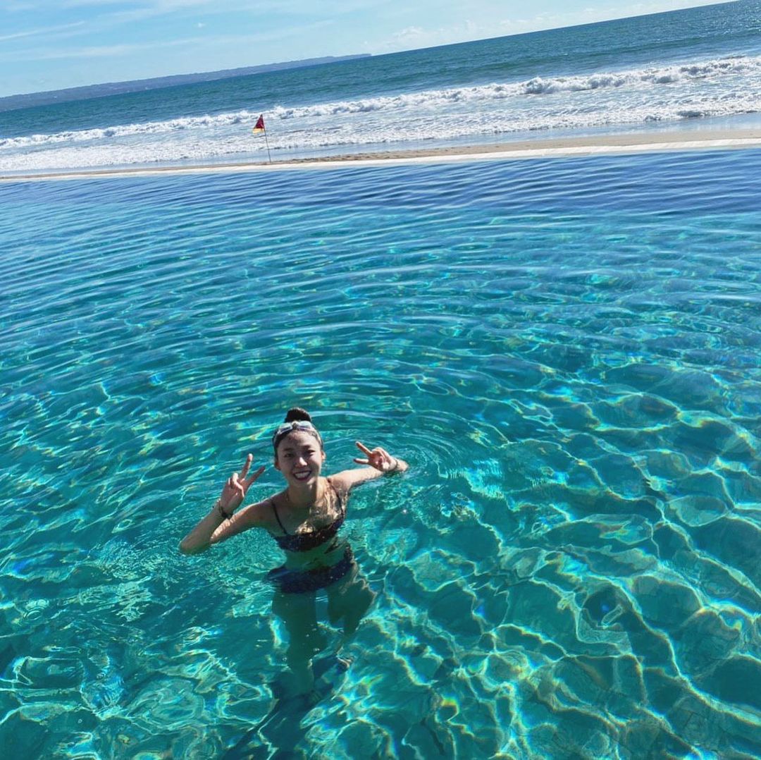 Cold days like this made me long for the warmth and freshness of summer splash, how the sea would greet me with the relaxing sound of the wave. Summer, please come faster! I miss the blue sea and how bright the sun shines. 🌊