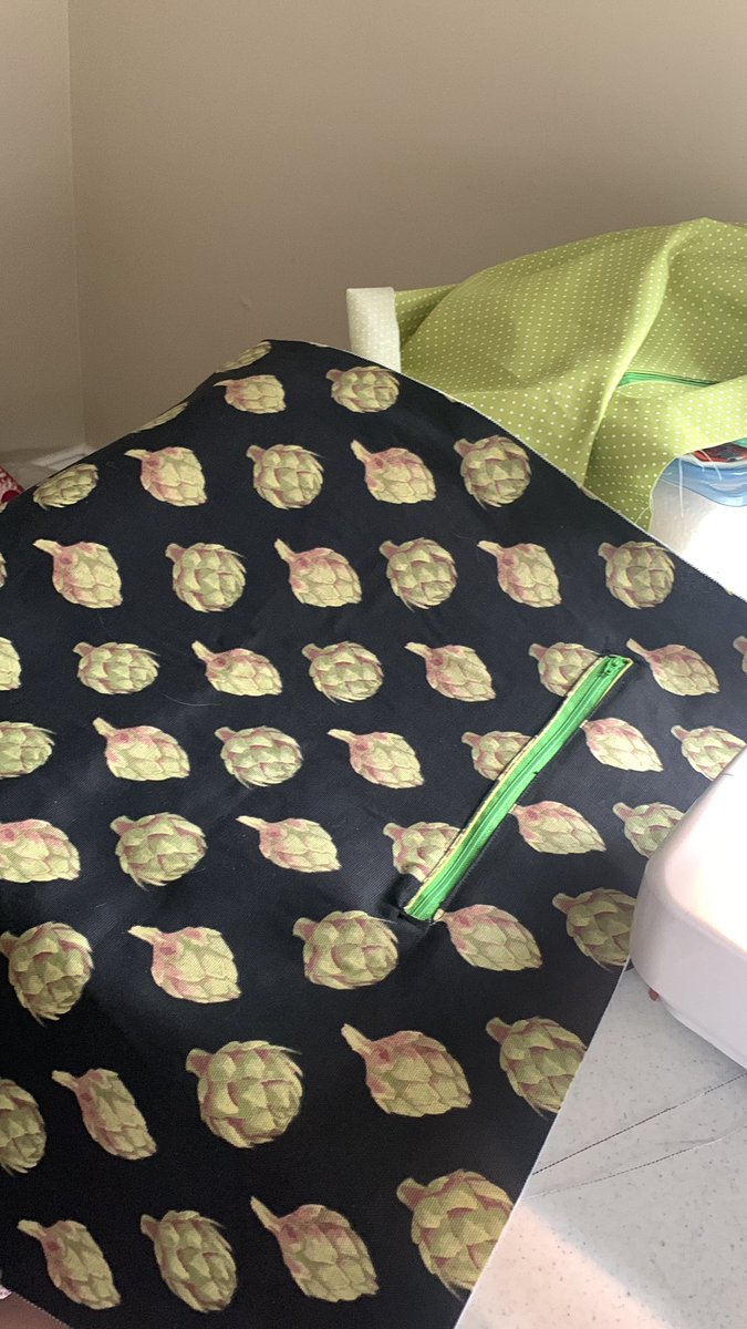 patternsthatfit's tweet photo. Love the print and contrast zipper! RT @Mattiemakes: How I’ve been spending my off time this week #sewing #swoonpatterns https://t.co/cxBUdkH9Ui