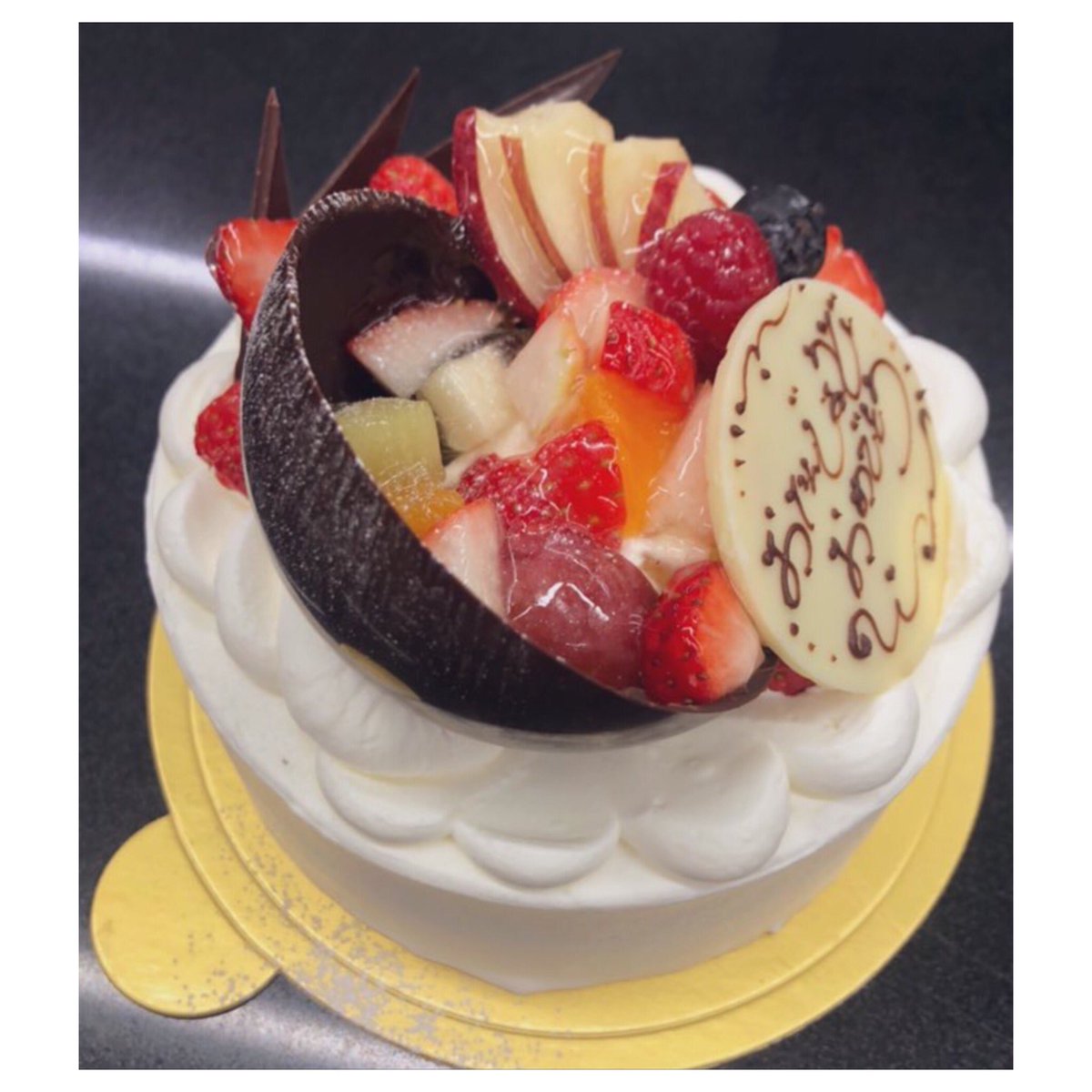 chacha_03022's tweet photo. 兄の誕生日ケーキ作った

ってどのアカウントでも言ってるw
妹の　私が作った✌️✌️✌️

パティシエしててよかった
って　こういう時思う◡̈♥︎ https://t.co/k4GLiriMa3