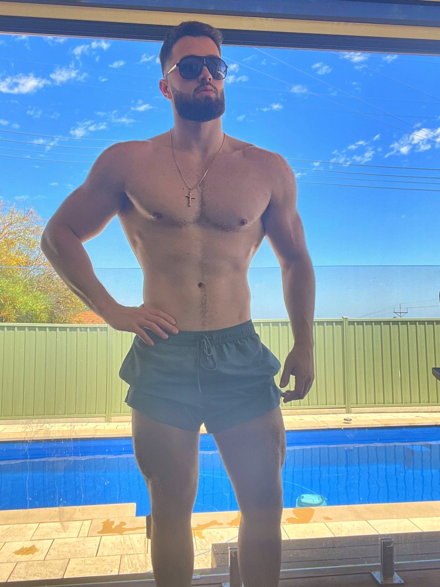MagicMalik_'s tweet photo. Suns out guns out, you wanna see what else iv got out ...? 

I’ll show you on https://t.co/jb4kdpfQMp

#onlyfans #hotguys #onlyfansguys #doms #tops #muscles 

@GuysOnOnlyfans https://t.co/ndJchJoe16