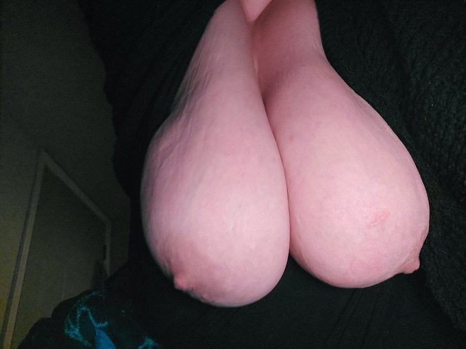 A pair of snuggly, warm titties on a cold winter's night! 😌😌🥰🥰 #bustybbw #BustyQueen #BigTityBeauty #bigboobmonday<a href="/tag/bustybbw"class="tags"><span>#bustybbw</span></a><a href="/tag/bbw4bbc"class="tags"><span>#bbw4bbc</span></a><a href="/tag/bbwmodels"class="tags"><span>#bbwmodels</span></a><a href="/tag/bustyqueen"class="tags"><span>#bustyqueen</span></a><a href="/tag/pawgnation"class="tags"><span>#pawgnation</span></a>