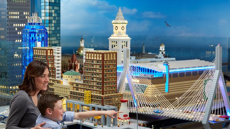 MeetBostonUSA's tweet image. Build, create and play at Boston&apos;s Ultimate Indoor LEGO® Playground – LEGOLAND Discovery Center at @AtAssemblyRow. Race your LEGO® vehicle on extreme ramps at Build and Test, discover MINILAND made with over 1.5 million LEGO® bricks and more. Visit today: bit.ly/3Hcnkna