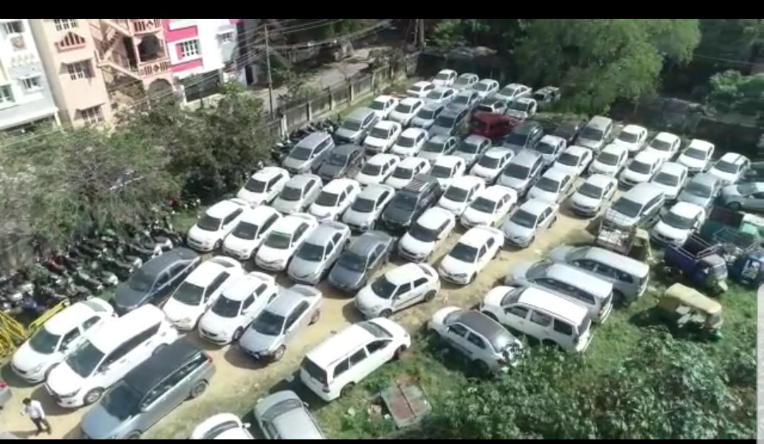PI Bagalgunte, @DCPNorthBCP arrests 4 accused, seize 67 Cars worth Rs 5 cr.. accused in name of starting travel agency, took cars on hire from victims promising monthly returns..later absconded.. @CPBlr @BlrCityPolice