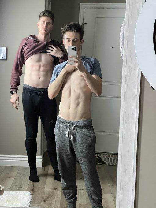Two bros, one mirror 🤜🏻🤛🏻 https://t.co/SpNXaMKLzn<a href="/tag/fitness"class="tags"><span>#fitness</span></a>