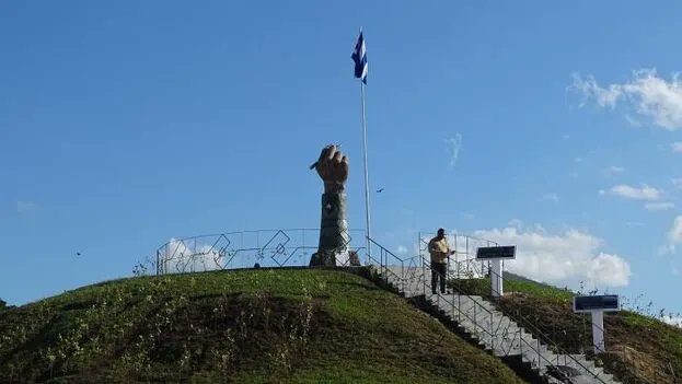 El culto a Fidel Castro crece para ahogar los ecos de las protestas en Cuba, por Yoani Sánchez bit.ly/3ncI5Yx