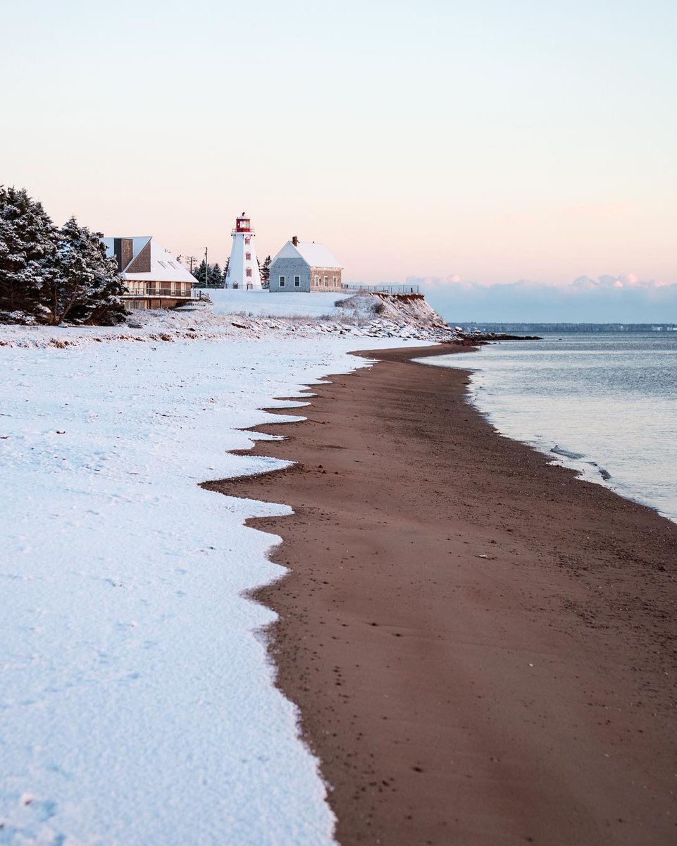 WelcomePEI's tweet photo. Red sand and white snow ... the colours of winter on PEI ❤️❄️

📍 Panmure Island Provincial Park

Photo by Nick Jay Photography https://t.co/dP5SrVTPgv