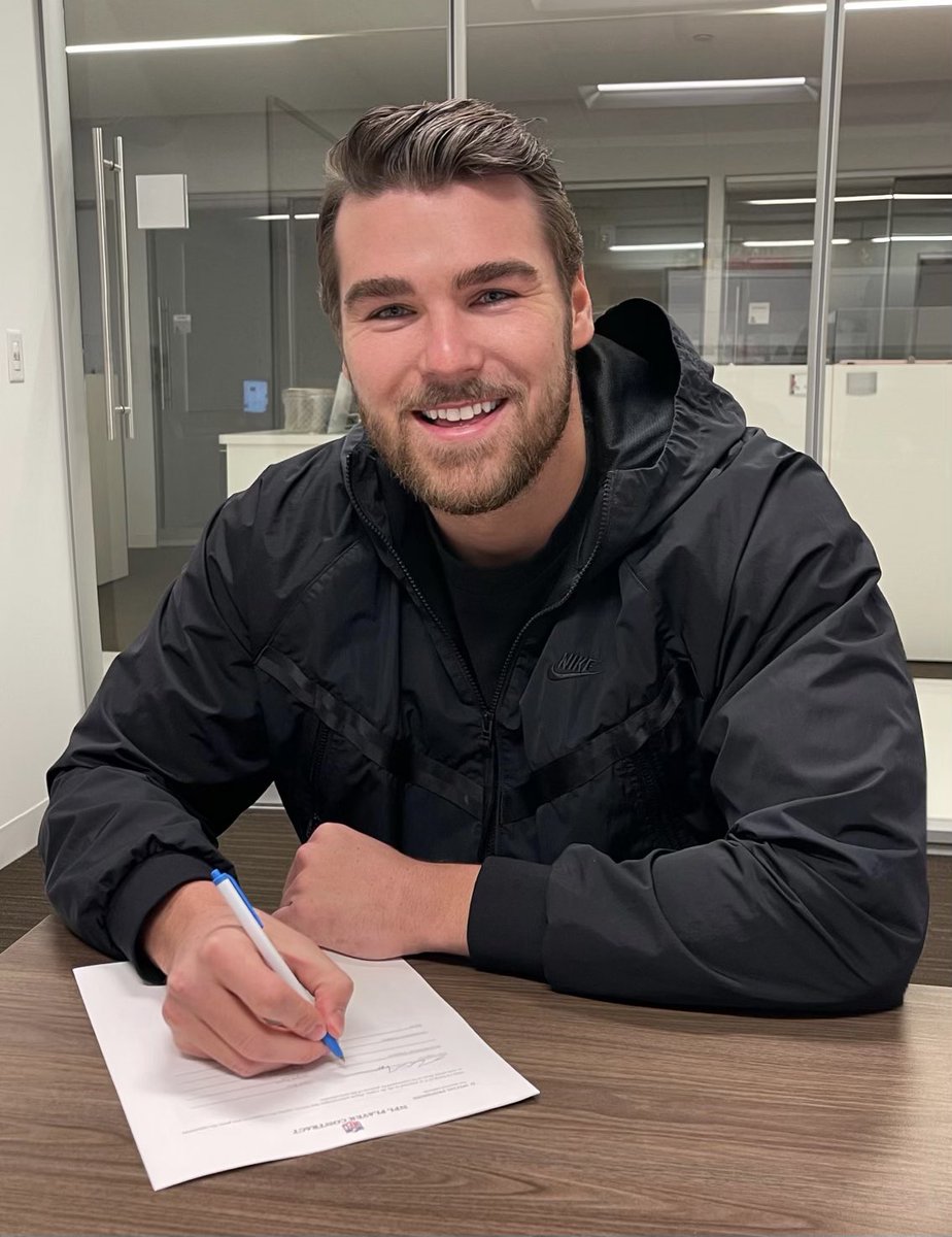 NickGuggemos's tweet image. Beyond blessed to be a part of this organization. Looking forward to working hard in the off-season and many Browns wins in 2022! 🤎🧡🏈 #GoBrowns