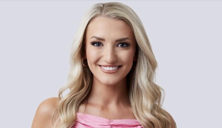 sarah_hether's tweet photo. Did Lyndsey W go to PCA? #thebachelor https://t.co/fyIX7Hr9HW