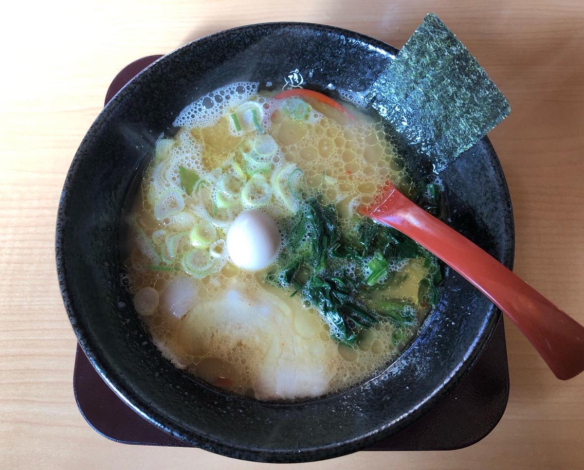 【一真】那珂川市の「恭やらぁめん一真」でラーメンと半チャーハンを頂きました。家系ラーメンを上手く福岡風にアレンジしているようなラーメンで、私はかなり好みでした。中洲の「恭や」の系列のようです。