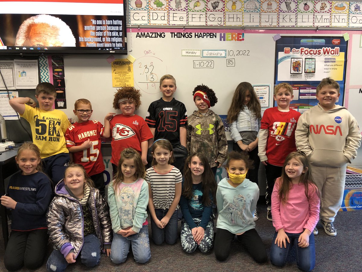 mrspohl1's tweet image. Mahomes Monday to kick off playoff spirit week! ♥️🏈💛 #OneTeamOneVision @USD449 @KingdomCrew @Chiefs