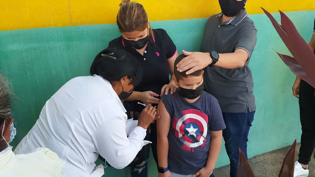 ISP_Bolivar's tweet photo. Presidente del #Ispeb Dr. Maurera hace la invitación a la población de mayores de 60 años para cumplir con su esquema de Vacunación, así como seguir avanzando con el refuerzo de la Inmunización contra el Covid-19. @NicolasMaduro @MinSaludVE @AlvaradoC_Salud @amarcanopsuv https://t.co/QfK6BG1LiA