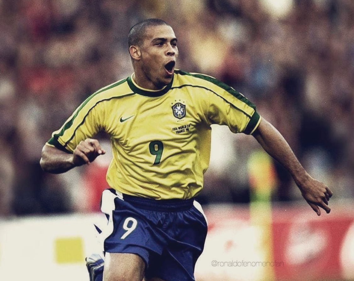 RonaldoR9fa's tweet photo. According to a Players Rating study, Ronaldo Fenômeno would be the most expensive player in football history, valued at €433 million with updated values and corrected inflation. https://t.co/JLD1gseYTL