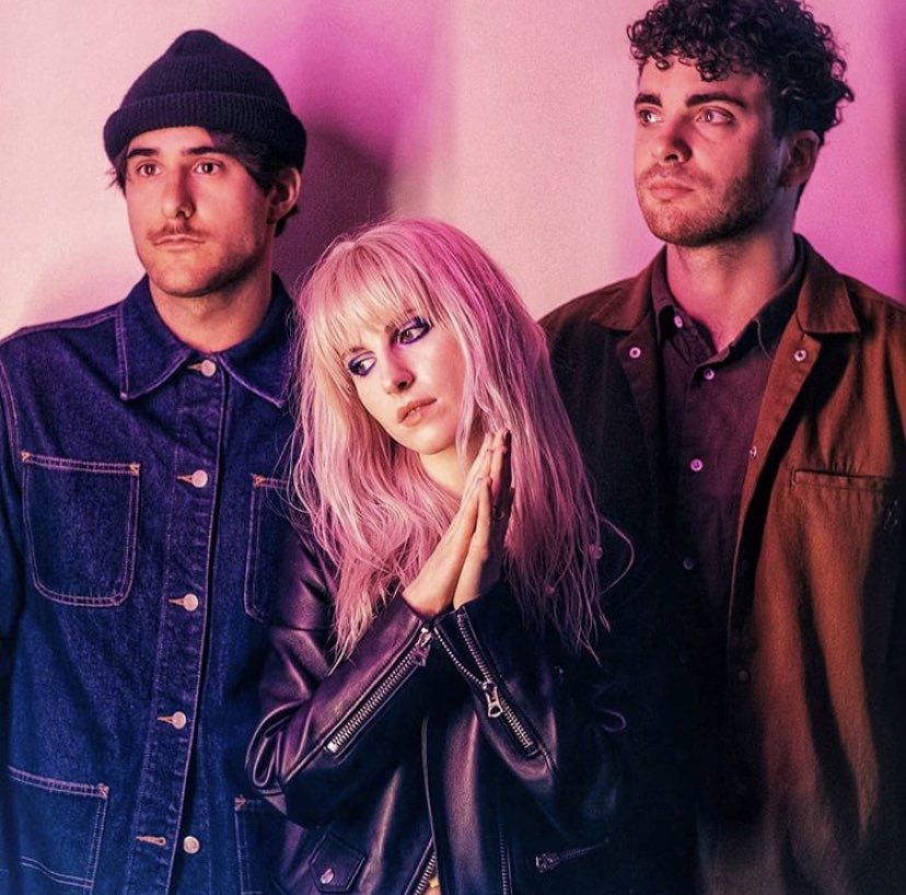 Paramore_Mex's tweet photo. 🚨 G I V E A W A Y 💿 

responde este tweet con la fecha (día y mes) en la que crees que el nuevo disco de Paramore vaya a salir. Las primeras 2 personas en adivinar, ganarán un CD del álbum una vez que haya salido. 

T&amp;C en el siguiente tweet 👇🏼 https://t.co/IMSIYJkM1G