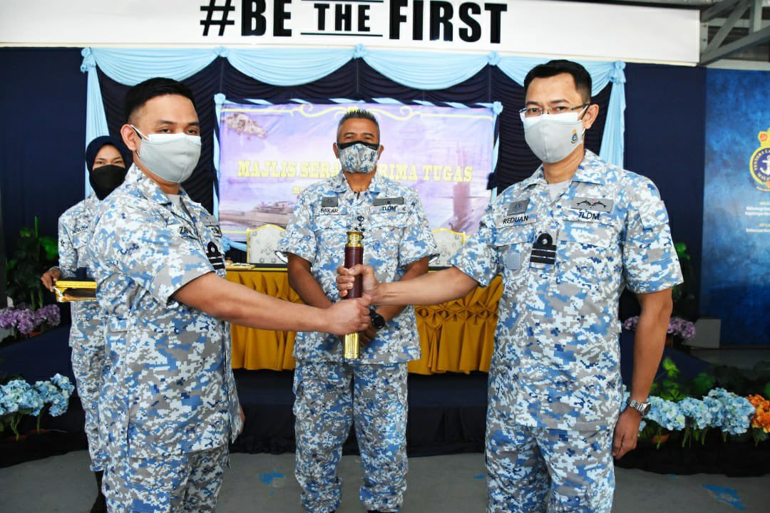 Lembaran baharu

Majlis Serah Terima Tugas Peg Kanan SKN Frigate Ke-23 &amp; Pegawai Memerintah <a href="/KD_LekiuFFGH30/">KD LEKIU FFGH 30</a> antara Kdr Zayyani bin Mohd Fauzy TLDM dengan Kdr Mohd Reduan bin Ayob TLDM disaksikan Panglima Armada Barat

<a href="/tldm_rasmi/">Royal Malaysian Navy</a> 
<a href="/fmyeor/">Farizal Myeor</a> 
#NavyNews