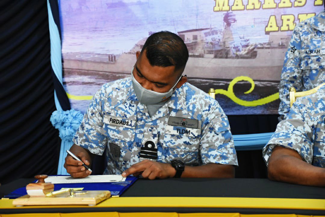 Welcome!

Panglima Armada Barat menyempurnakan Serah Terima Tugas AKS Bahagian Perancangan &amp; Kontigensi <a href="/MPA_Barat/">HQ Western Fleet</a> antara Kdr Mohd Firdaus bin Mohd Hassan TLDM dengan Kdr Mahamad Nazir bin Darus TLDM hari ini

<a href="/tldm_rasmi/">Royal Malaysian Navy</a> 
<a href="/fmyeor/">Farizal Myeor</a> 
#NavyNews